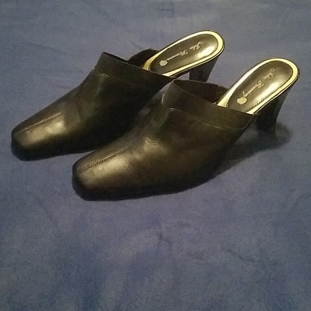 Ladies' mules
